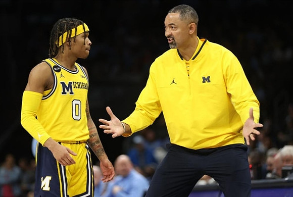 Dug McDaniel (0) and Juwan Howard