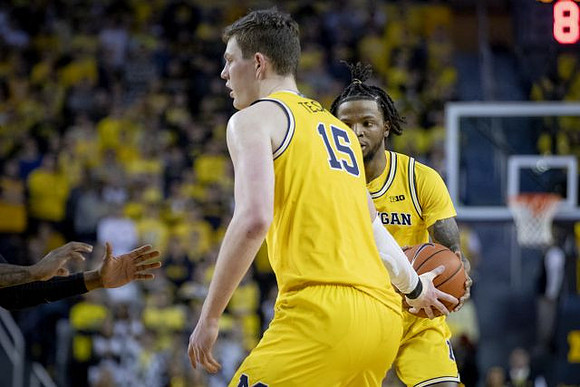 Jon Teske (15) and Zavier Simpson (3)