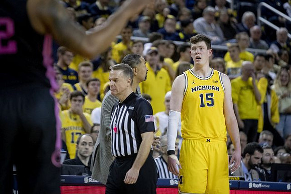 Juwan Howard and Jon Teske (15)