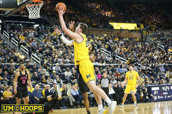 Jon Teske (15) and Brandon Johns Jr. (23)