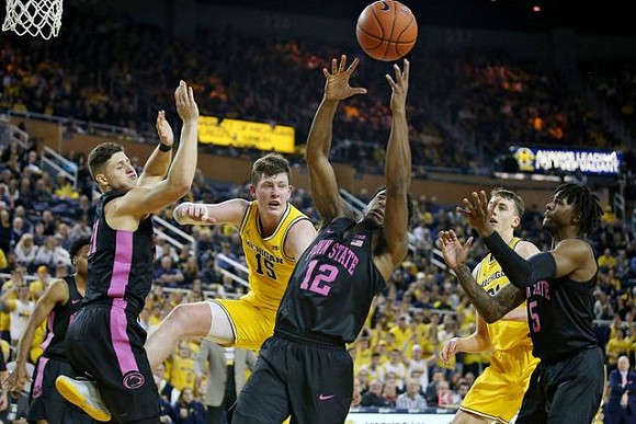 Jon Teske (15) and Franz Wagner (21)