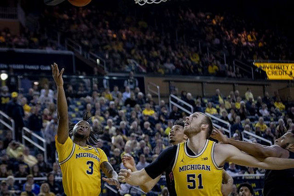 Zavier Simpson (3) and Austin Davis (51)