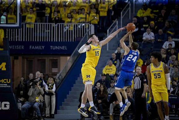 Jon Teske (15) and Eli Brooks (55)