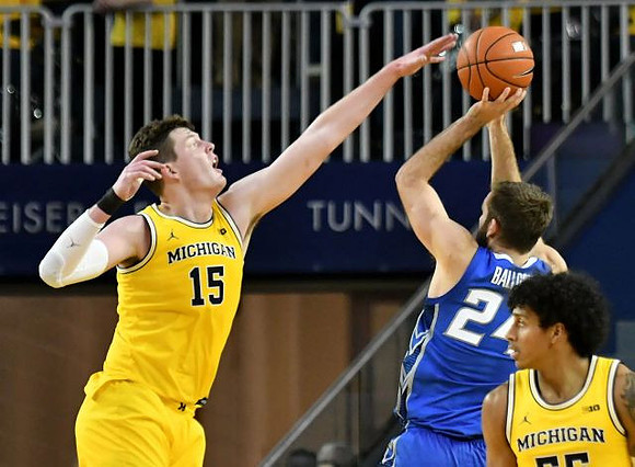 Jon Teske (15) and Eli Brooks (55)