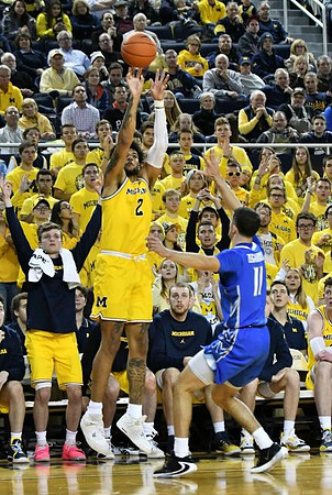 Isaiah Livers (2)