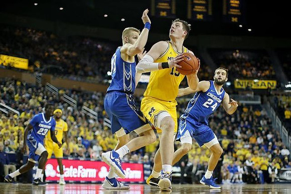 Jon Teske (15) and Zavier Simpson (3)