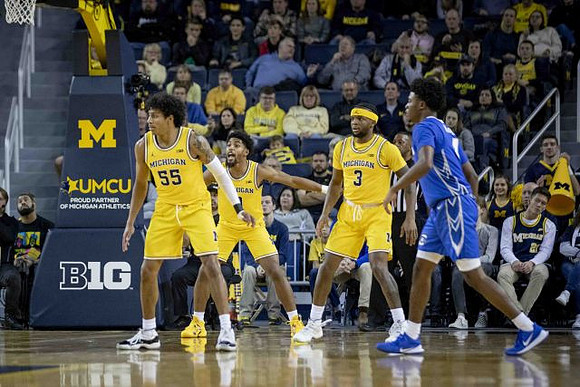 Eli Brooks (55), David DeJulius (0), and Zavier Simpson (3)