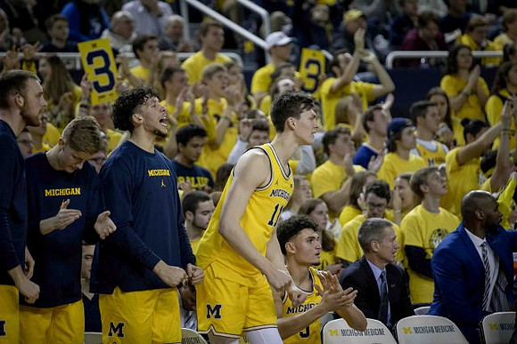 Austin Davis (51), Luke Wilson (32), Brandon Johns Jr. (23), Colin Castleton (11), and Adrien Nunez (5)