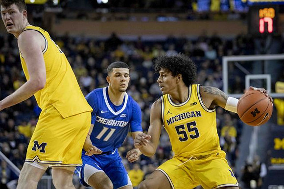 Jon Teske (15) and Eli Brooks (55)