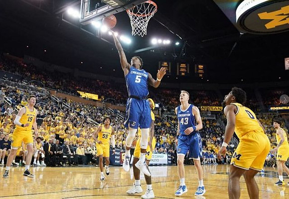 Jon Teske (15), Eli Brooks (55), Zavier Simpson (3), David DeJulius (0), and Brandon Johns Jr. (23)
