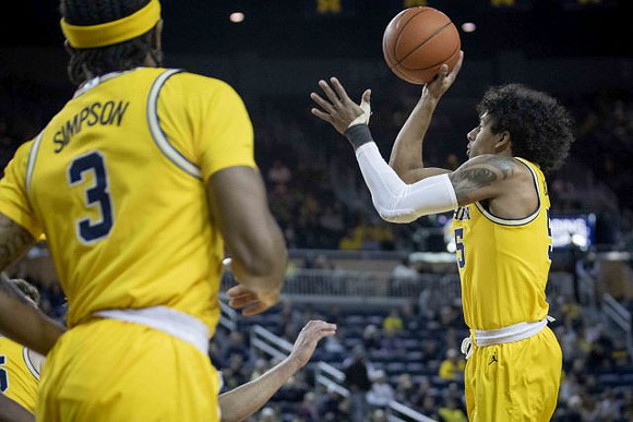 Zavier Simpson (3) and Eli Brooks (55)