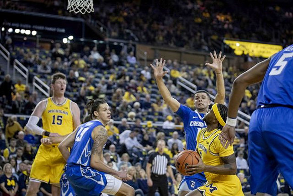 Jon Teske (15) and Zavier Simpson (3)
