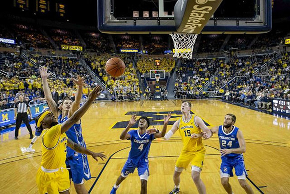 Zavier Simpson (3) and Jon Teske (15)