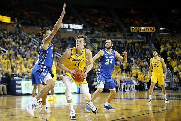 Colin Castleton (11) and Brandon Johns Jr. (23)