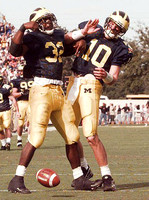 Anthony Thomas (32) and Tom Brady (10)