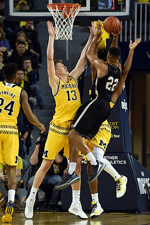Aubrey Dawkins (24) and Moritz Wagner (13)