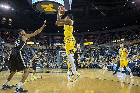 Zak Irvin (21) and Duncan Robinson (22)