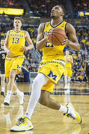 Moritz Wagner (13) and Zak Irvin (21)