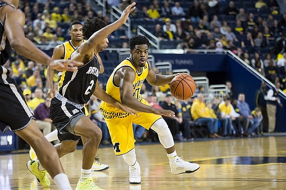 Zak Irvin (21) and Derrick Walton Jr. (10)