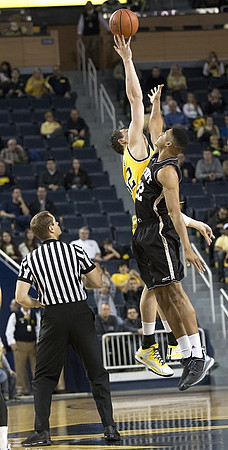 Ricky Doyle (32)