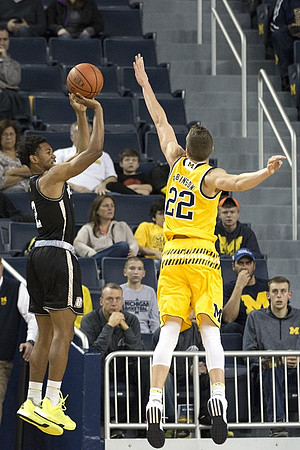 Duncan Robinson (22)