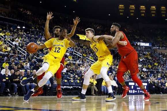 Muhammad-Ali Abdur-Rahkman (12) and Moritz Wagner (13)