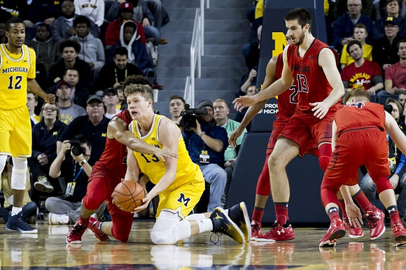Muhammad-Ali Abdur-Rahkman (12) and Moritz Wagner (13)