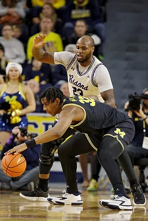 Tarris Reed Jr. (32)