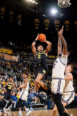Jace Howard (25) and Kobe Bufkin (2)