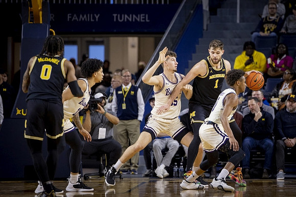 Dug McDaniel (0) and Hunter Dickinson (1)