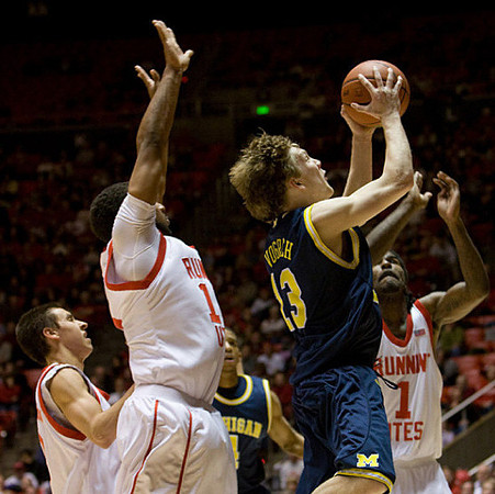 Matt Vogrich (13) and Darius Morris (4)