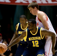 Anthony Wright (12) and DeShawn Sims (34)