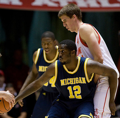 Anthony Wright (12) and DeShawn Sims (34)