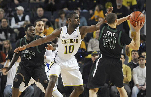 Tim Hardaway Jr. (10) and Jordan Morgan (52)