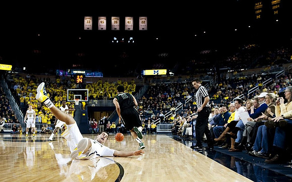 Mitch McGary (4), Spike Albrecht (2), and Caris LeVert (23)