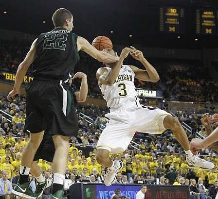 Jon Horford (15) and Tim Hardaway Jr. (10)
