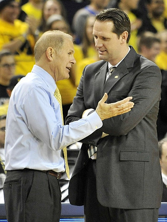John Beilein and Northern Kentucky Head Coach Dave Bezold