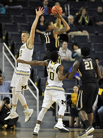 Duncan Robinson (22) and Derrick Walton Jr. (10)