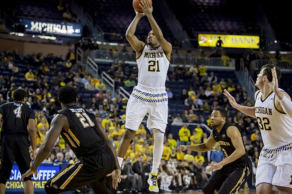 Zak Irvin (21) and Ricky Doyle (32)