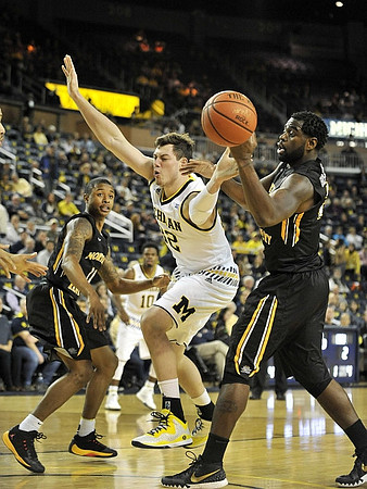 Derrick Walton Jr. (10) and Ricky Doyle (32)