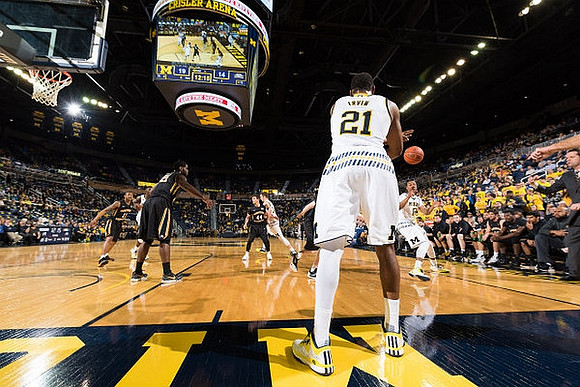 Zak Irvin (21) and Muhammad-Ali Abdur-Rahkman (12)