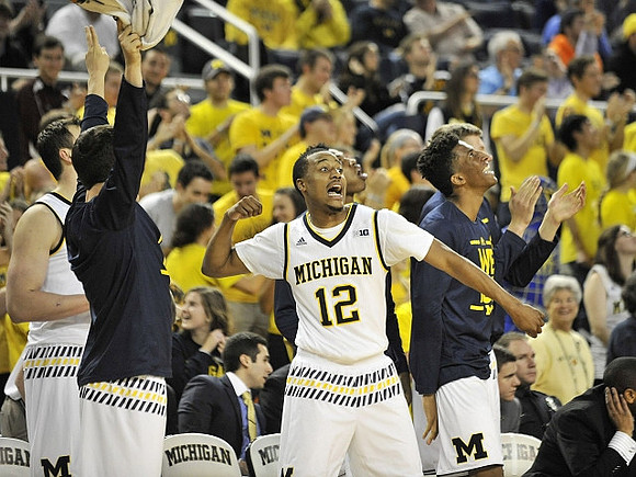 Muhammad-Ali Abdur-Rahkman (12) and Aubrey Dawkins (24)