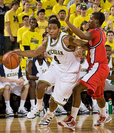 Darius Morris (4)