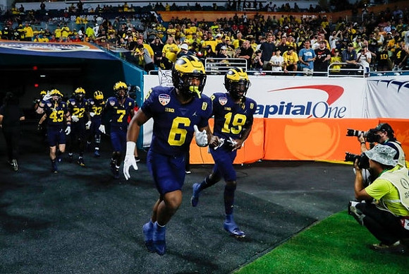 R.J. Moten (6), Rod Moore (19), and Michigan Team