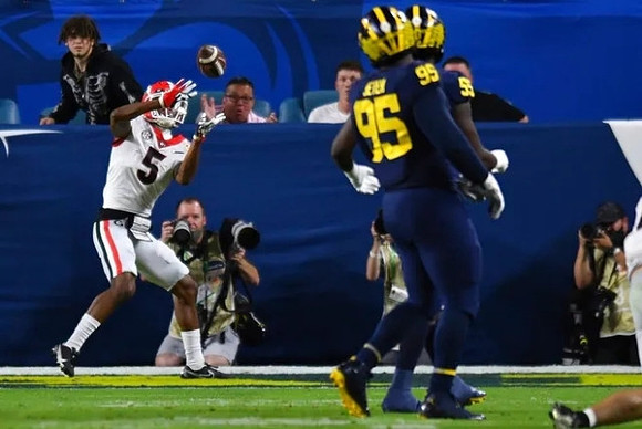 Donovan Jeter (95) and David Ojabo (55)