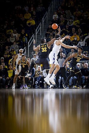 Dug McDaniel (0), Tarris Reed Jr. (32), and Jace Howard (25)