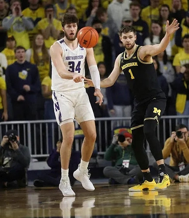 Hunter Dickinson (1)