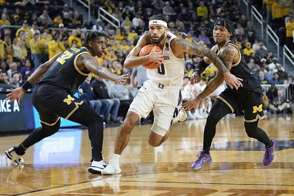 Tarris Reed Jr. (32) and Dug McDaniel (0)