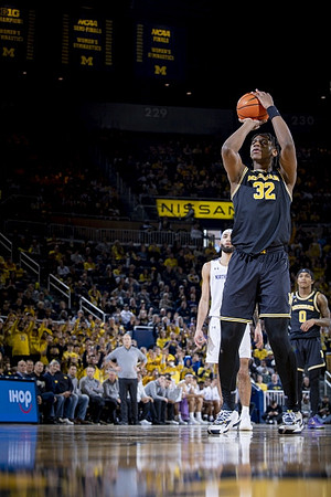 Tarris Reed Jr. (32) and Dug McDaniel (0)