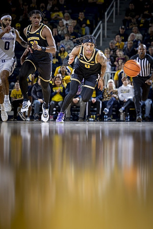 Tarris Reed Jr. (32) and Dug McDaniel (0)